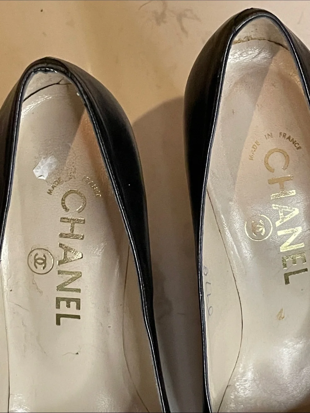 CHANEL Black Patent Leather Pointed Toe Pumps Size EU39 US8 - Picture 2 of 9
